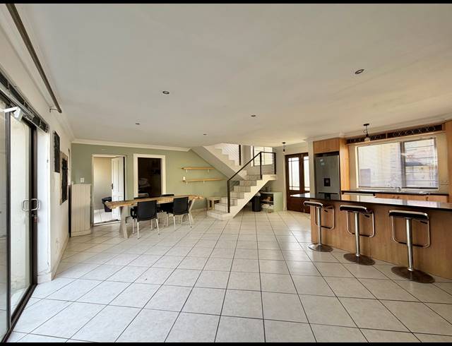3 BEDROOM TOWNHOUSE FOR SALE IN JEFFREYS BAY CENTRAL